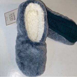 Cozy Faux Fur Slipper Socks With Non-Slip Grippers – Emerald Green & White